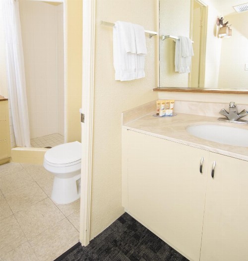Ohia Waikiki Studio Suites - image 36
