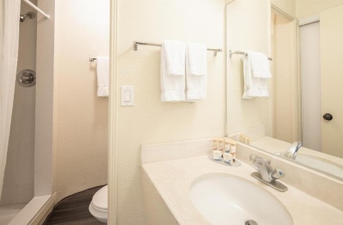 Ohia Waikiki Studio Suites - image 41