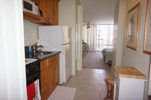 Waikiki Studio at Ilikai Marina - best final price! - image 10