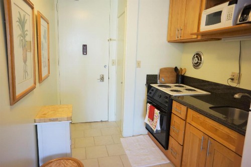 Waikiki Studio at Ilikai Marina - best final price! - image 11