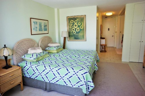 Waikiki Studio at Ilikai Marina - best final price! - image 2