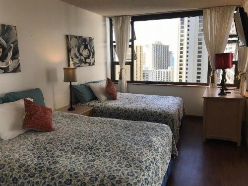 Waikiki Banyan - image 2