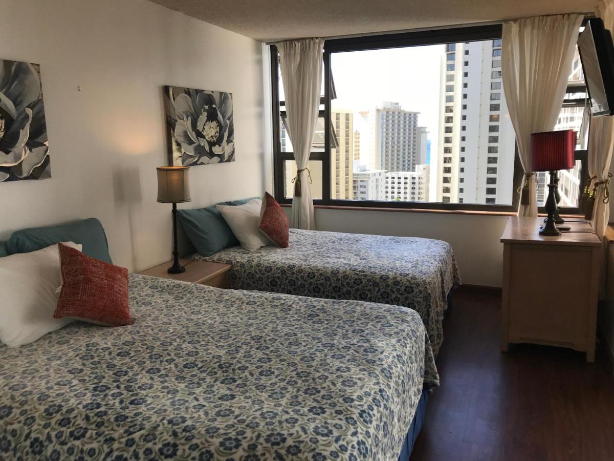 Waikiki Banyan - image 2
