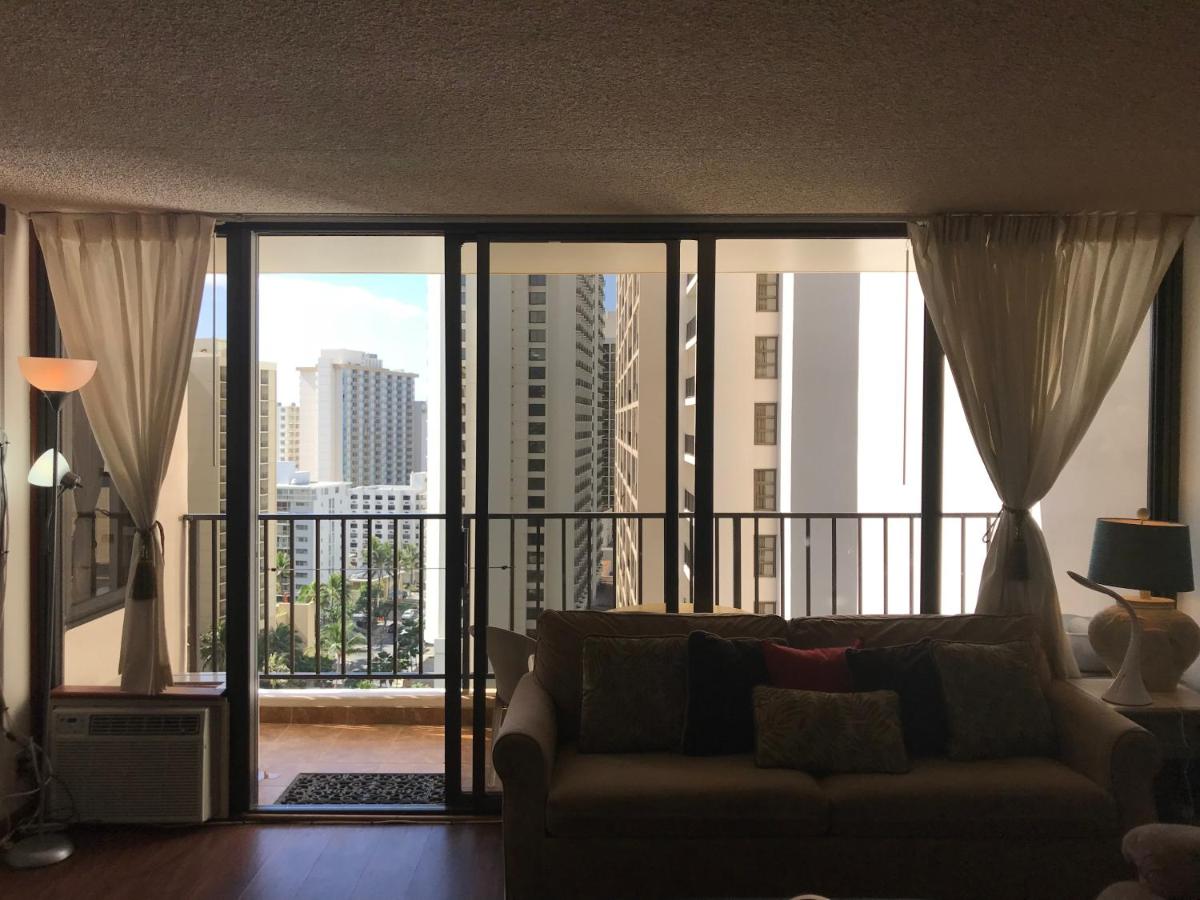 Waikiki Banyan - image 4