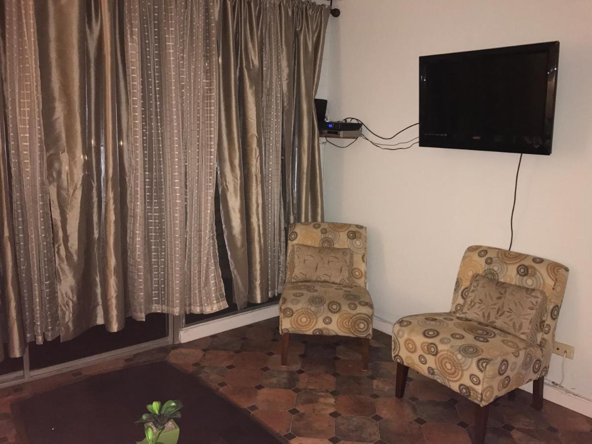 Waikiki Whale Watcher Apts 602B - image 6