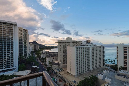Waikiki Beachcomber by Outrigger - image 26