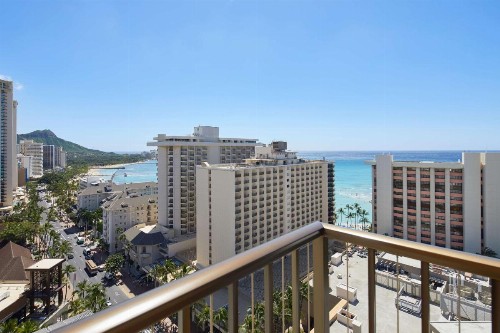 Waikiki Beachcomber by Outrigger - image 3