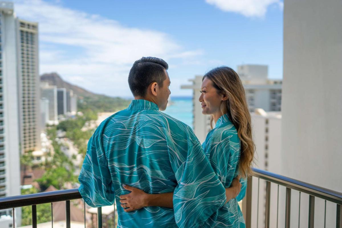 Waikiki Beachcomber by Outrigger - image 4