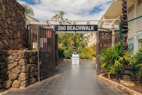 Pagoda Waikiki - image 17