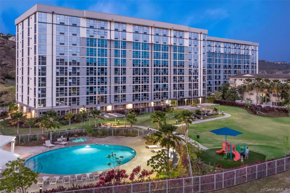 HAWAII KAI 2BD/FREE PARKING - image 4