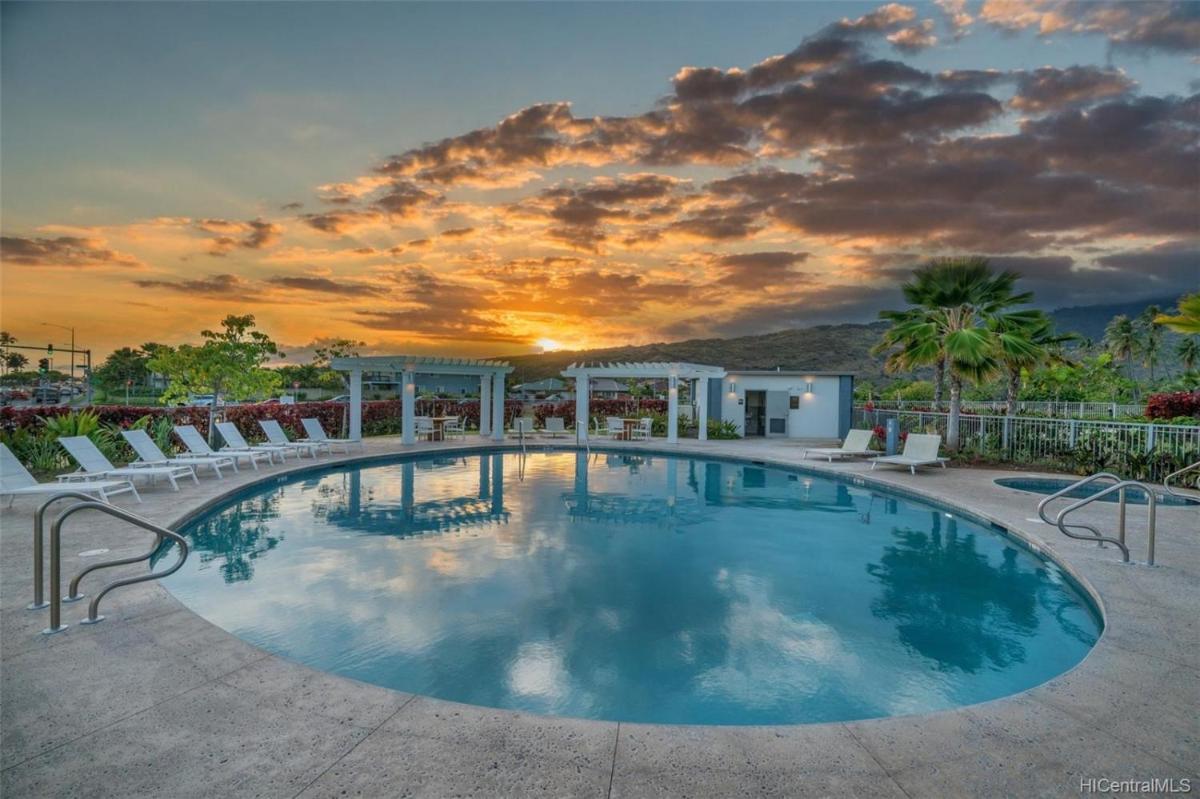 HAWAII KAI 2BD/FREE PARKING - image 5