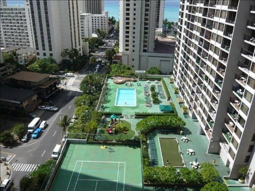 Waikiki Banyan - image 6