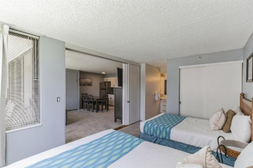 Tower 2 Suite 1208 -QQE condo - image 11