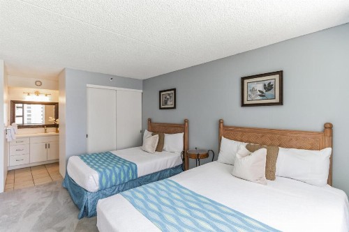 Tower 2 Suite 1208 -QQE condo - image 2