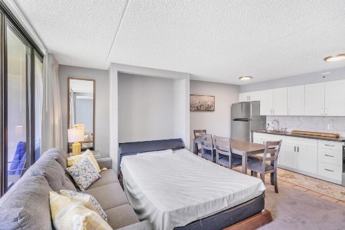Tower 2 Suite 1208 -QQE condo - image 4
