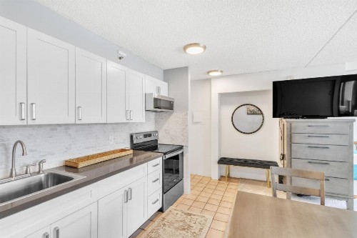 Tower 2 Suite 1208 -QQE condo - image 9