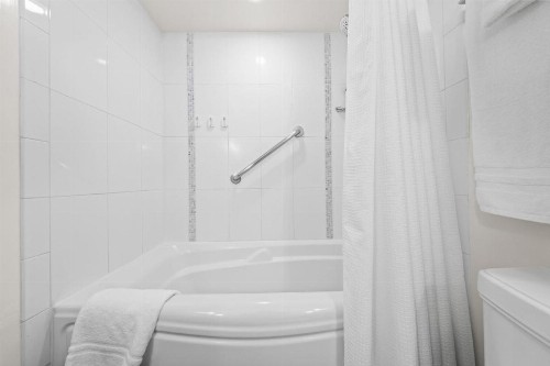 Ala Moana Condo by Orgoto - image 45