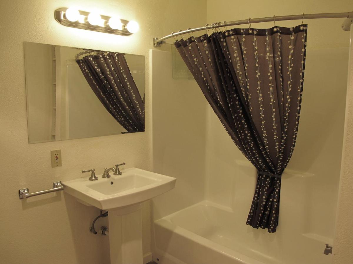 Riverview Lodge - image 2