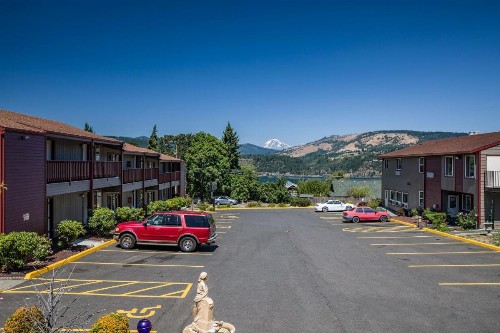 Riverview Lodge - image 32