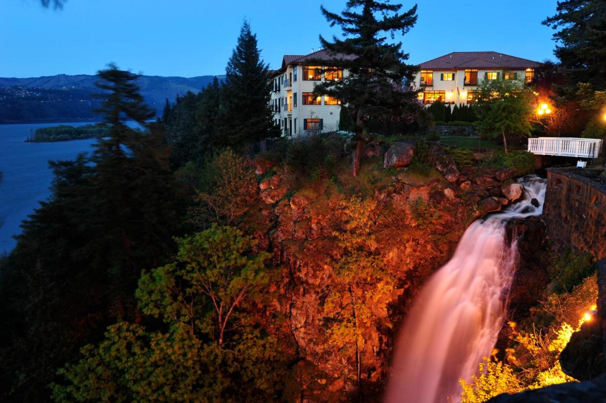 Columbia Cliff Villas - image 2