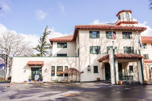 Columbia Gorge Hotel & Spa - image 12