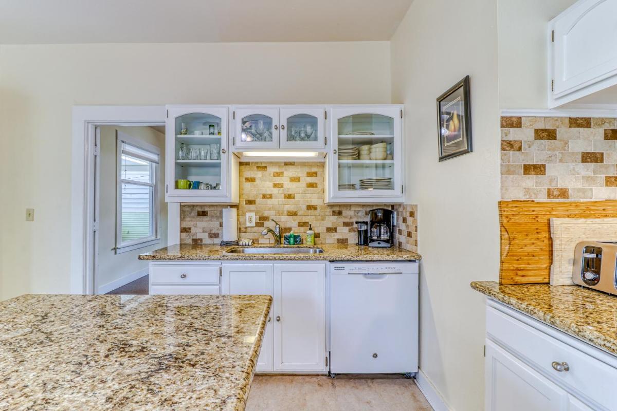 Azusa House - image 6