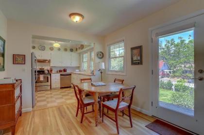 Living Color Cottage - image 13