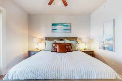 Horseshoe Bay Escape - image 15