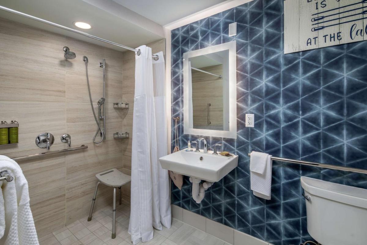 DoubleTree by Hilton Hot Springs - image 7