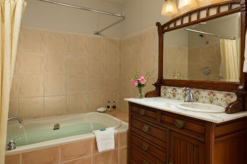 Lookout Point Lakeside Inn - image 38