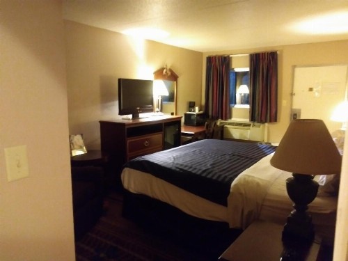 Days Inn by Wyndham Hot Springs - image 11