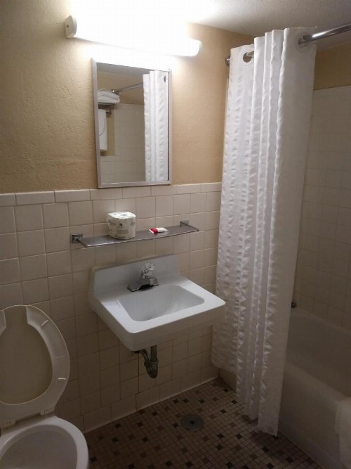 Days Inn by Wyndham Hot Springs - image 6