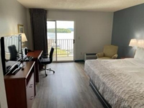 Baymont by Wyndham Hot Springs - image 3