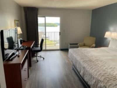 Baymont by Wyndham Hot Springs - image 3