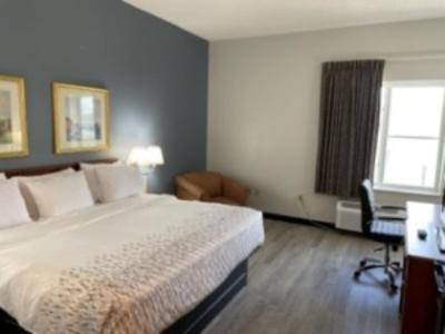 Baymont by Wyndham Hot Springs - image 4