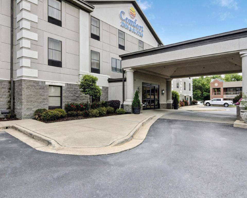 Comfort Inn & Suites Hot Springs Central - image 2