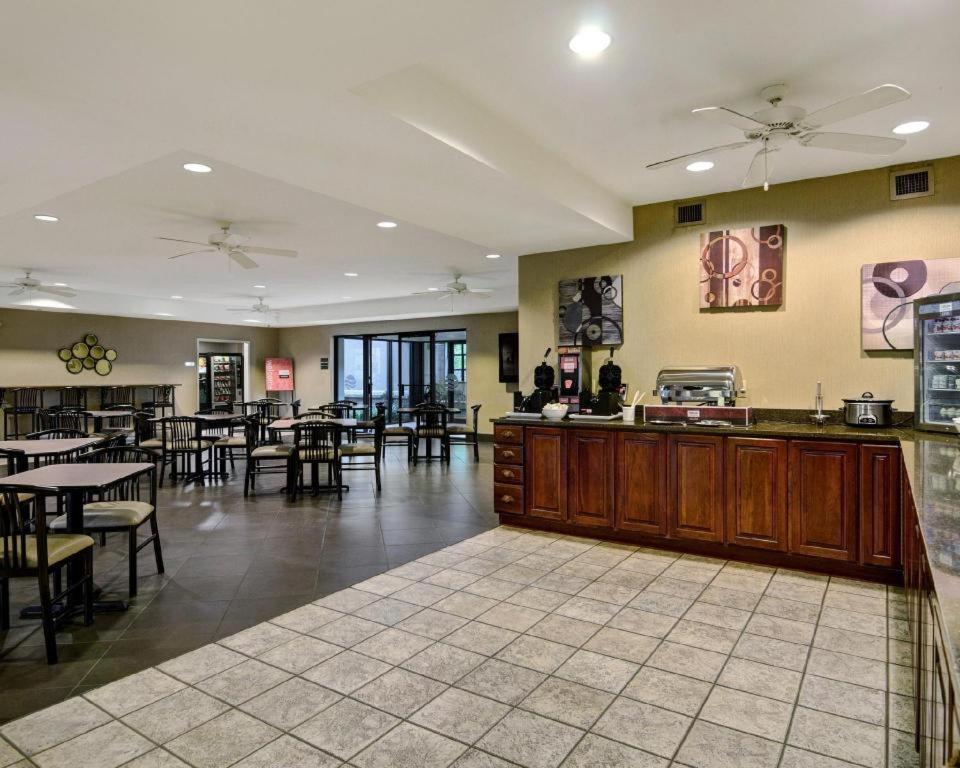Comfort Inn & Suites Hot Springs Central - image 5
