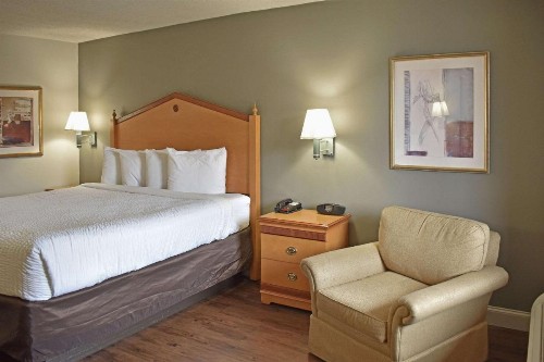Rodeway Inn Hot Springs - image 13