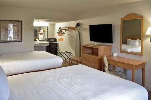 Rodeway Inn Hot Springs - image 23