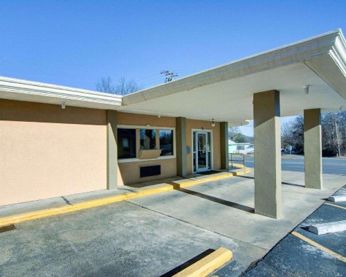 Rodeway Inn Hot Springs - image 27