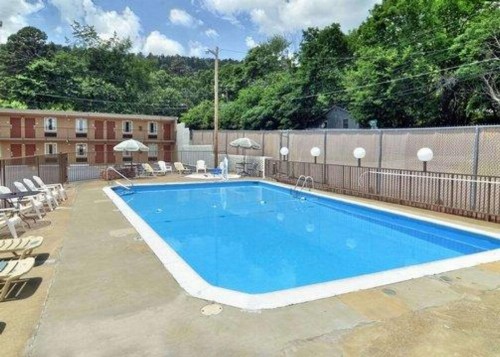 Rodeway Inn Hot Springs - image 3