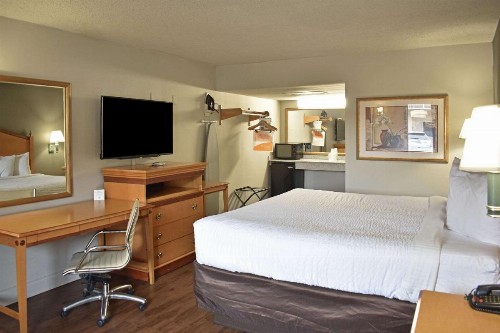 Rodeway Inn Hot Springs - image 8