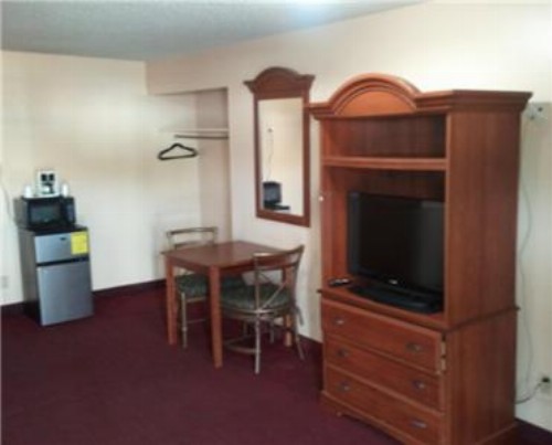 Shamrock Motel Hot Springs - image 12