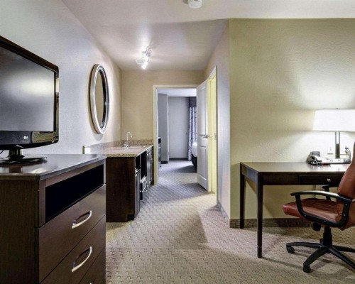 Comfort Suites near Hot Springs Park - image 5