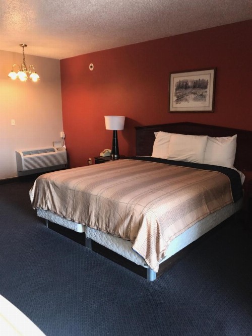 Red Carpet Inn - image 10