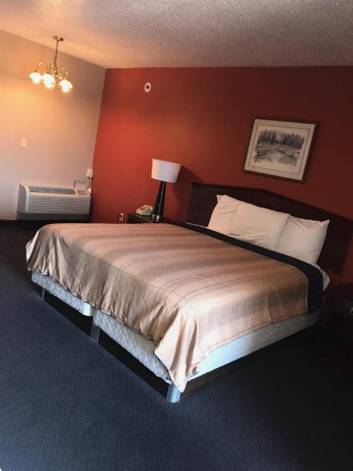 Red Carpet Inn - image 11