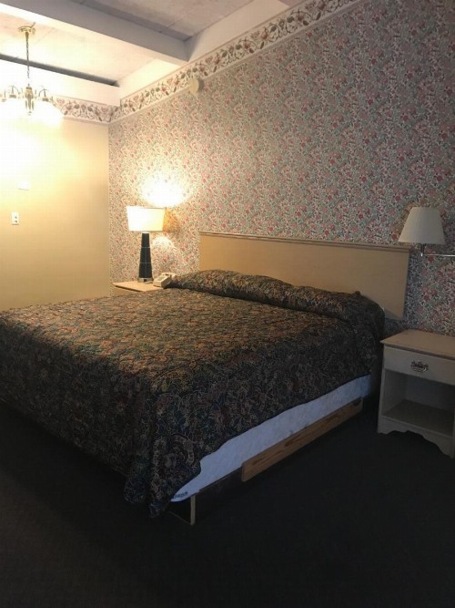Red Carpet Inn - image 14