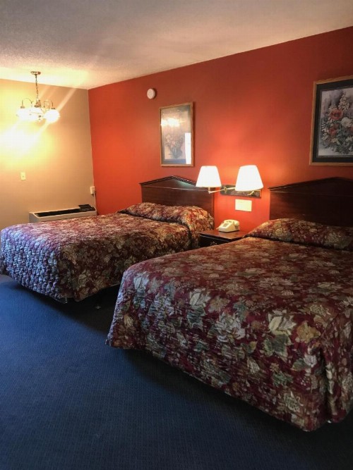 Red Carpet Inn - image 24