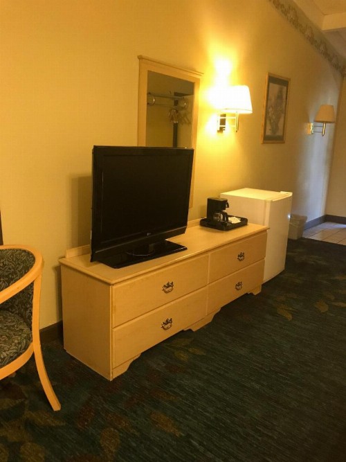 Red Carpet Inn - image 25