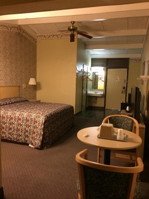 Red Carpet Inn - image 3